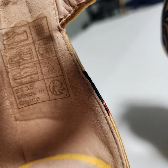 Cache Cache Yellow Block Heel, Open Toe, Ankle Strap, Suede Sandals Size 8.5 - Picture 10 of 16